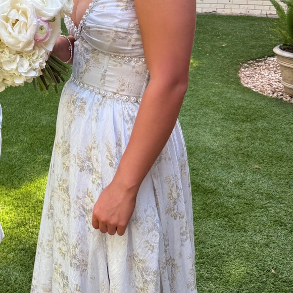 V. Chapman Scarlette gown, size 4, blue with white roses - Picture 3 of 4